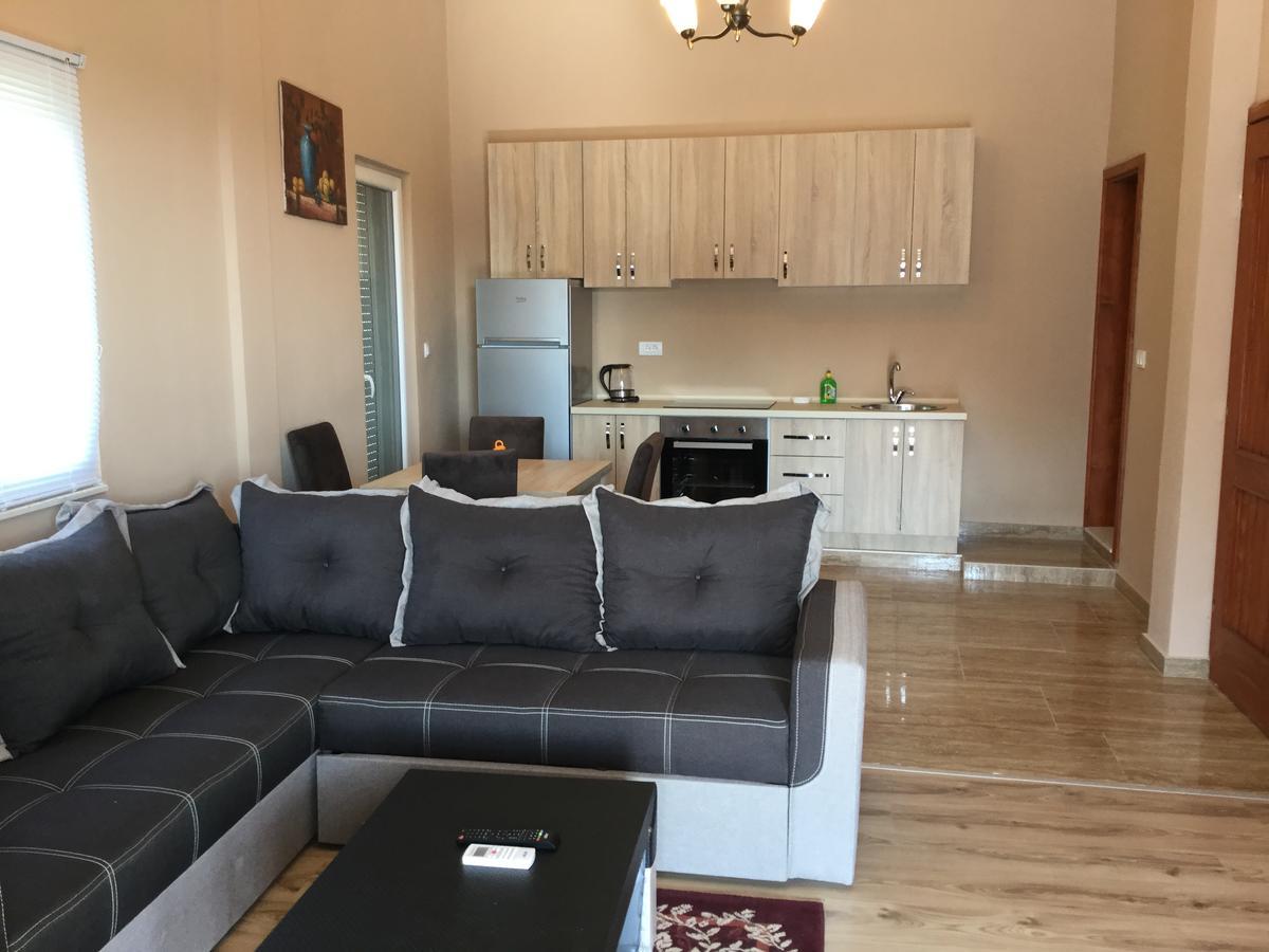 Apartments Ismy Ulcinj Exterior photo